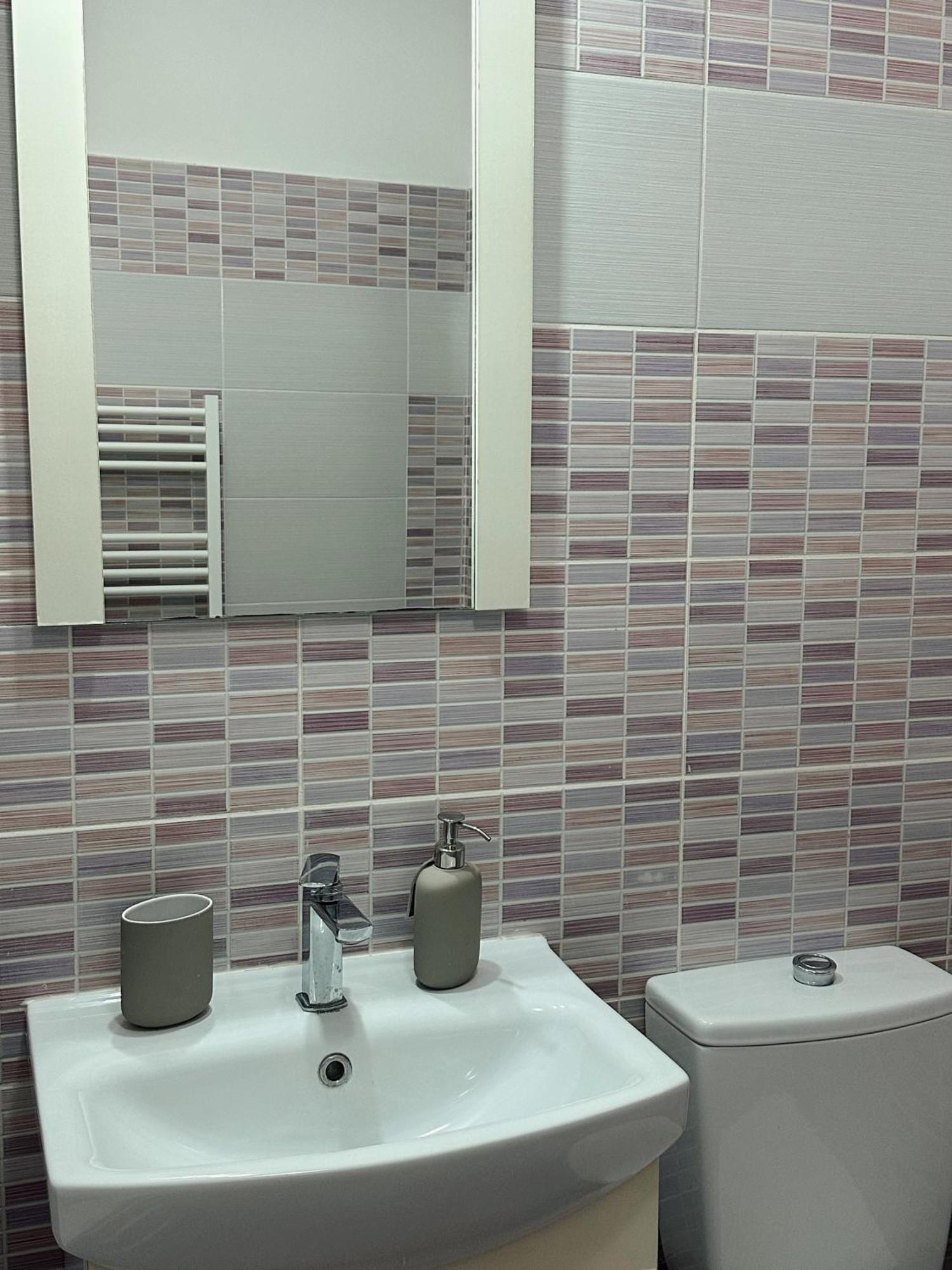 Modern Flat - Apartament Nou Aproape De Spital Si Aeroport Iasi Esterno foto
